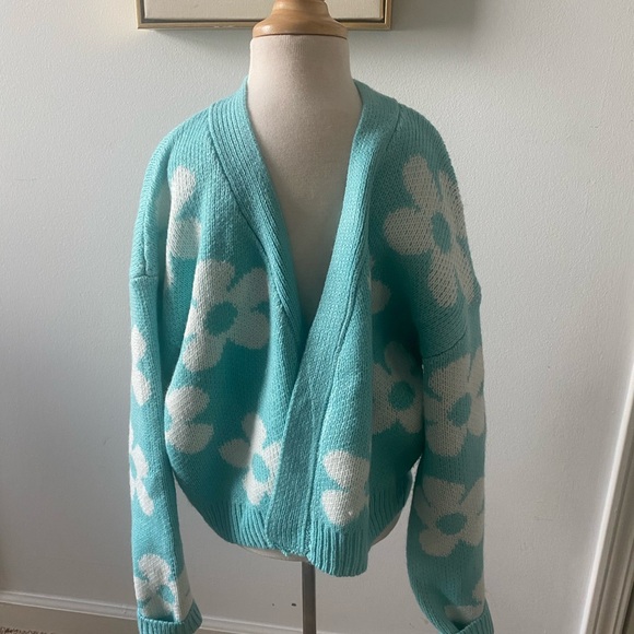 SHEIN Other - SHEIN Blue and White Floral Kids Sweater